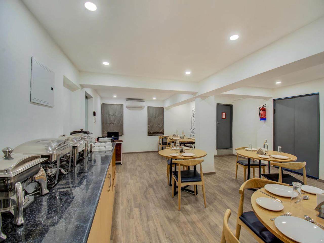 Oyo Townhouse 66 Nagpur Station Ca Road Hotel Kültér fotó