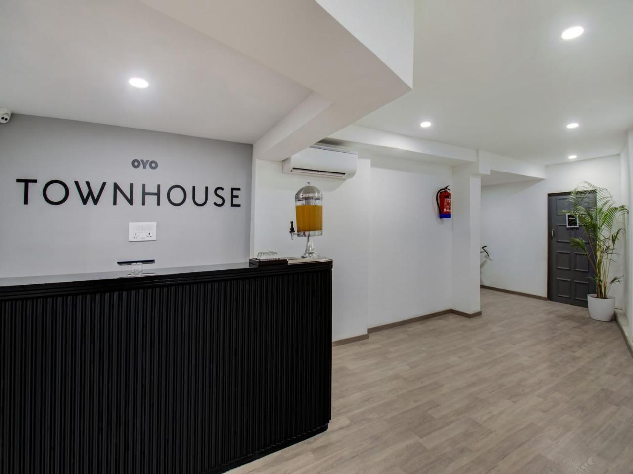 Oyo Townhouse 66 Nagpur Station Ca Road Hotel Kültér fotó